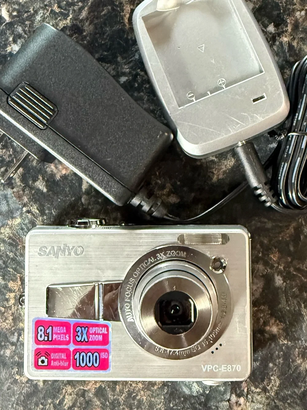 Sanyo Point and Shoot Digital Camera 8.1 mp